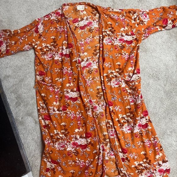 Robe - Picture 1 of 4